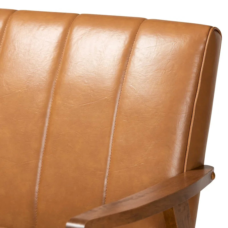 Bank van beige kunstleer en walnotenhout
