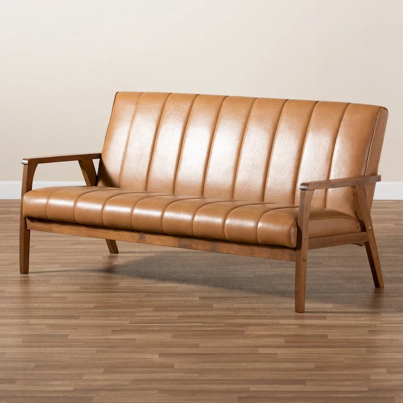 Bank van beige kunstleer en walnotenhout