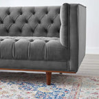 Sofa aus getuftetem Performance-Samt