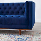 Sofa aus getuftetem Performance-Samt